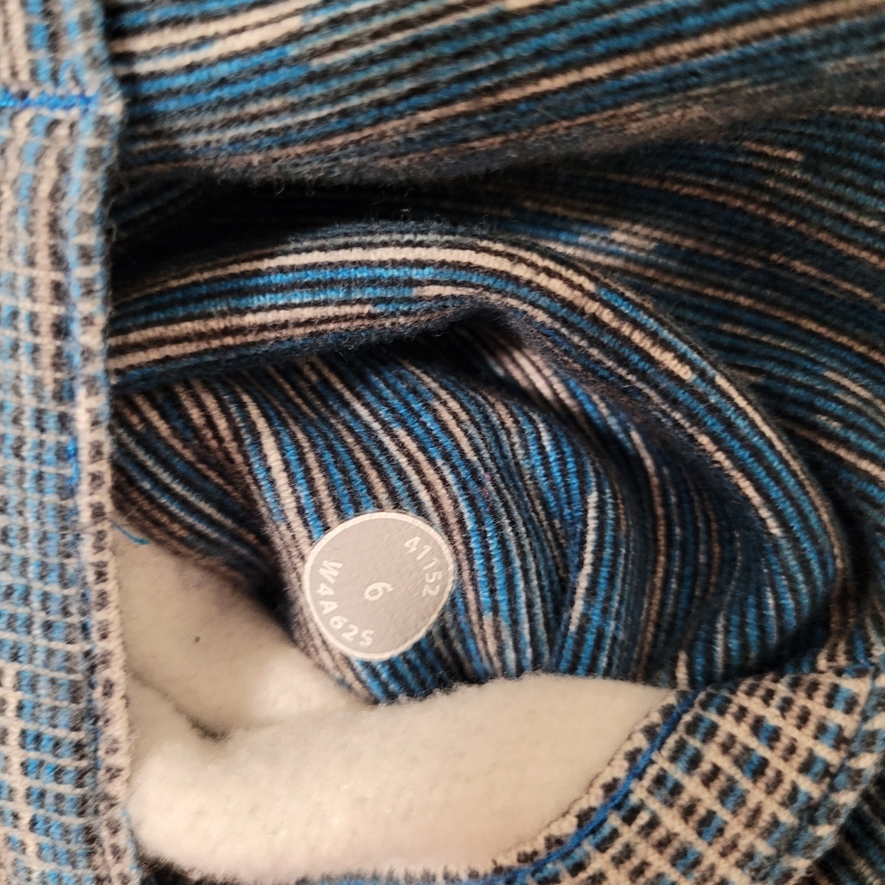 Lululemon jacket - Picture 4 of 4